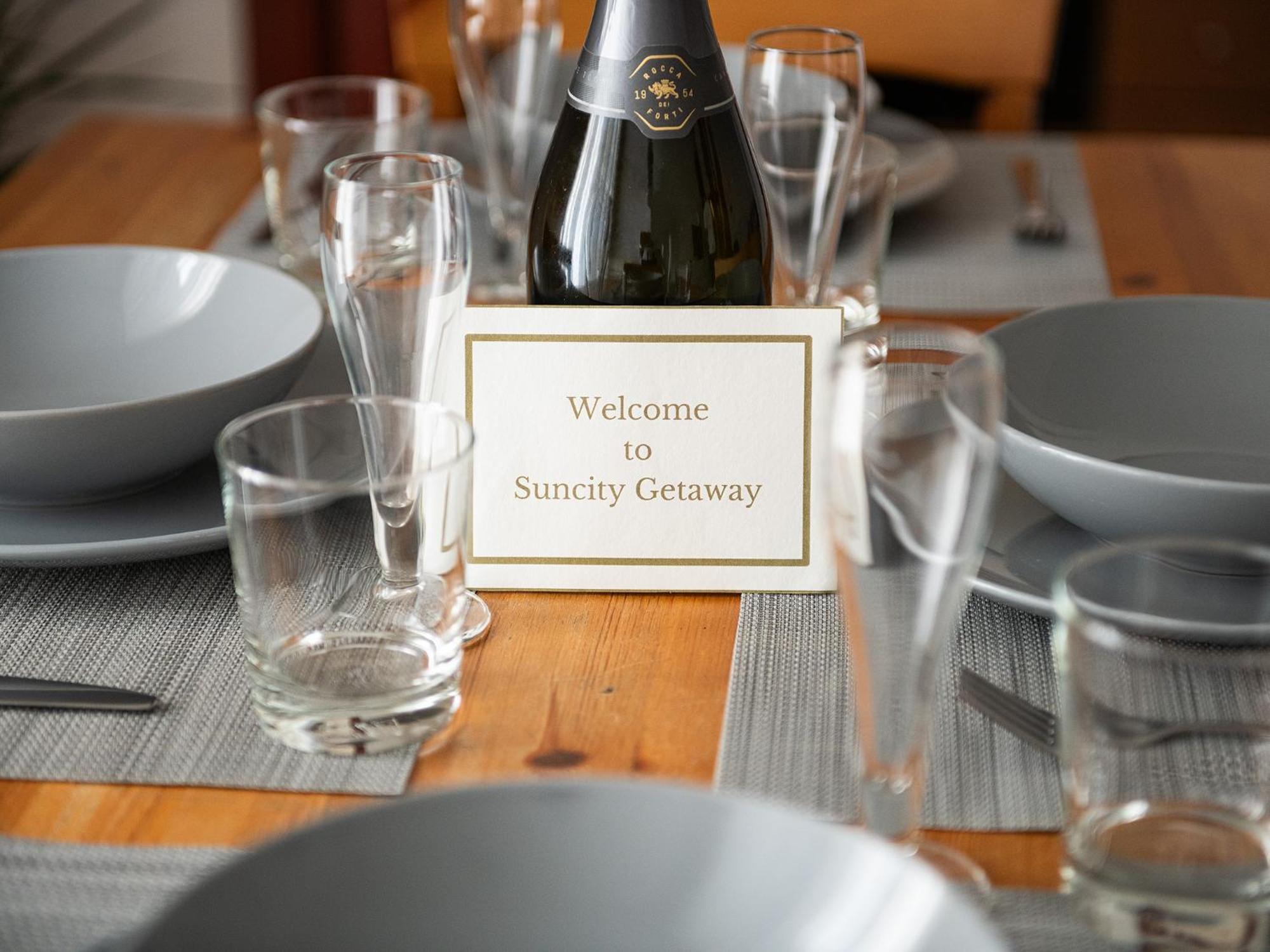 Suncity Getaway. Apartment Каляри Екстериор снимка